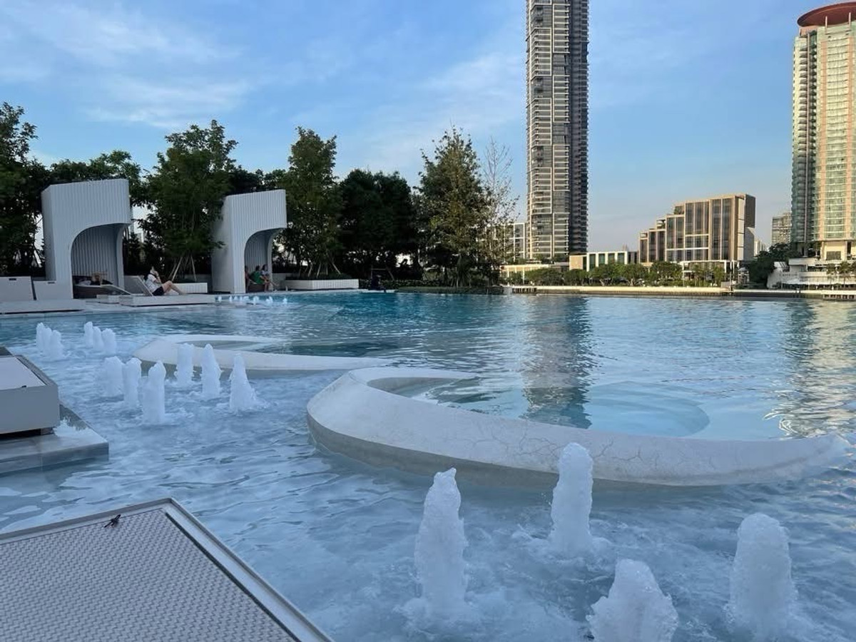 For RentCondoWongwianyai, Charoennakor : 🩷***19,500 Bath/Month**
Chapter Charoennakorn Riverside
Condo for rent: Chapter Charoen Nakhon Riverside. Make an appointment to see the room. Line id: @900cqqhk or call 0859114585 to this number.
Near the BTS
BTS Krung Thonburi
BTS Saphan Taksin
Golden L