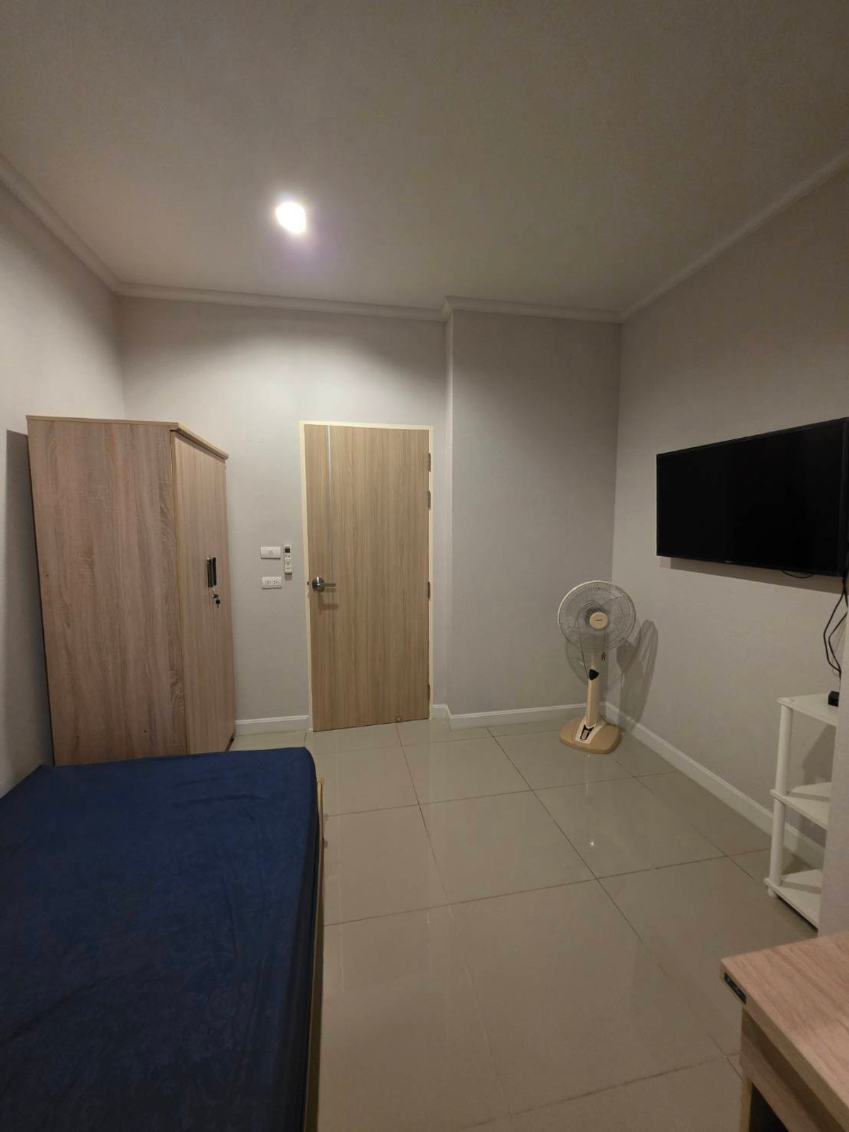 ขายบ้านลาดกระบัง สุวรรณภูมิ : ขายบ้านแฝด 3ชั้น สภาพบ้านใหม่มากๆ เจ้าของตกแต่งเสร็จแทบจะไม่ได้ใช้เลย 