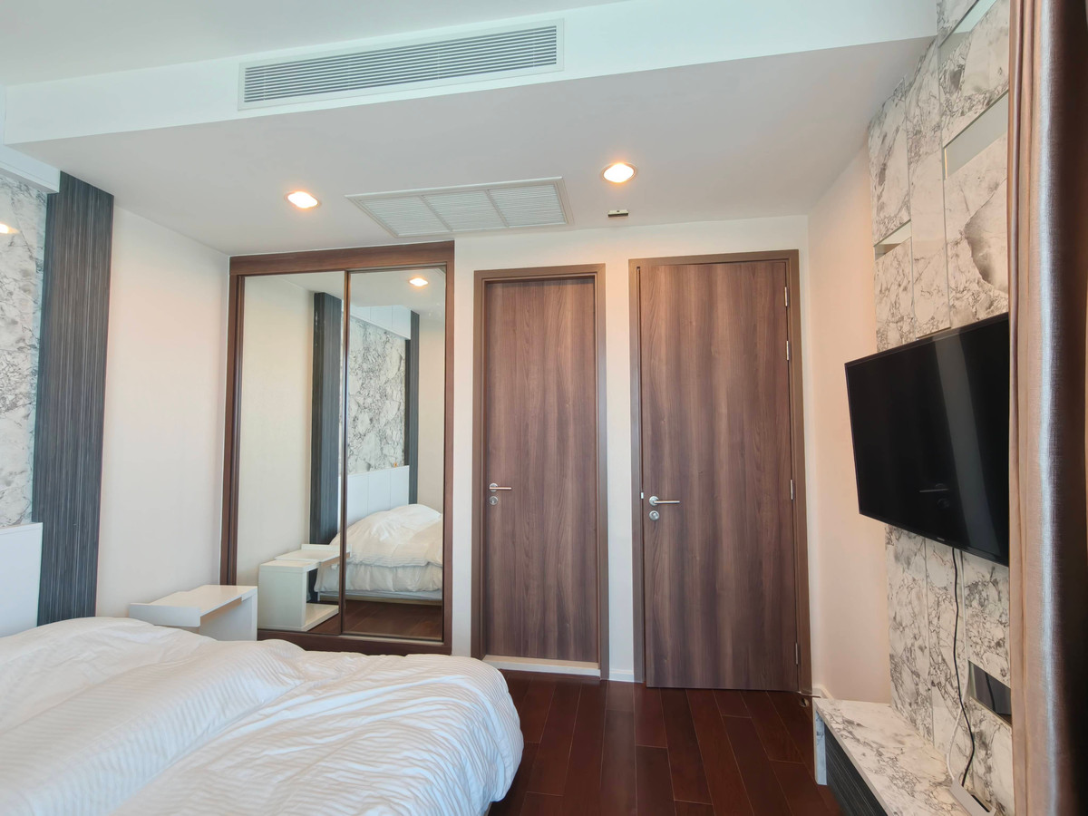 For SaleCondoSathorn, Narathiwat : 🌊 Full view of Chao Phraya Wake up with a view of the river every day 🌅— This room is a Rare Unit, ready to move in. Make an appointment to view at 063-6165390