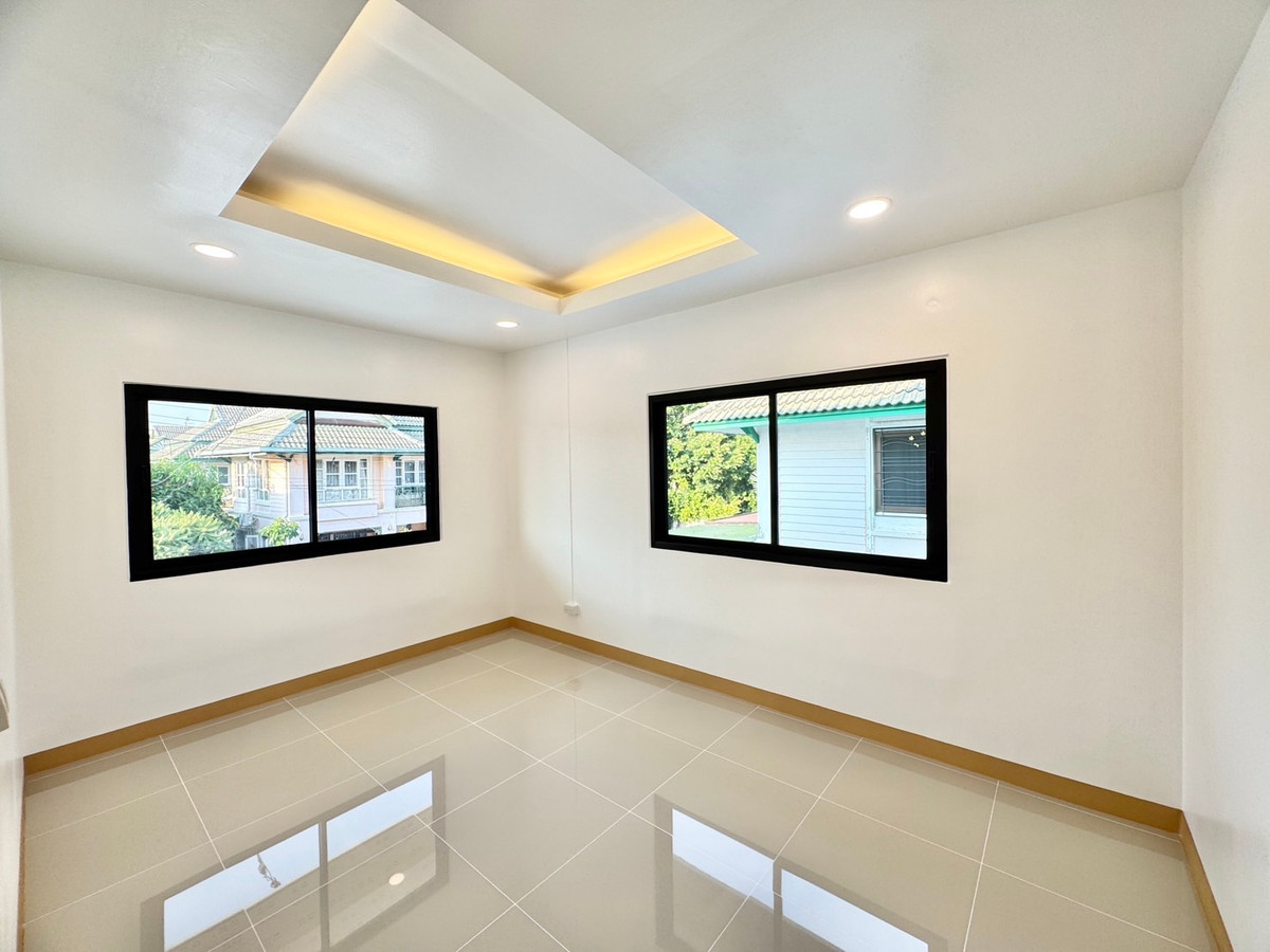 ขายนนทบุรี บางใหญ่ บางบัวทอง : ขายบ้านแฝดพฤกษา 19 วัดลาดปลาดุก 35 ตร.ว. หน้ากว้าง 10 ม. จอดรถ 3 คัน ฟรีโอน