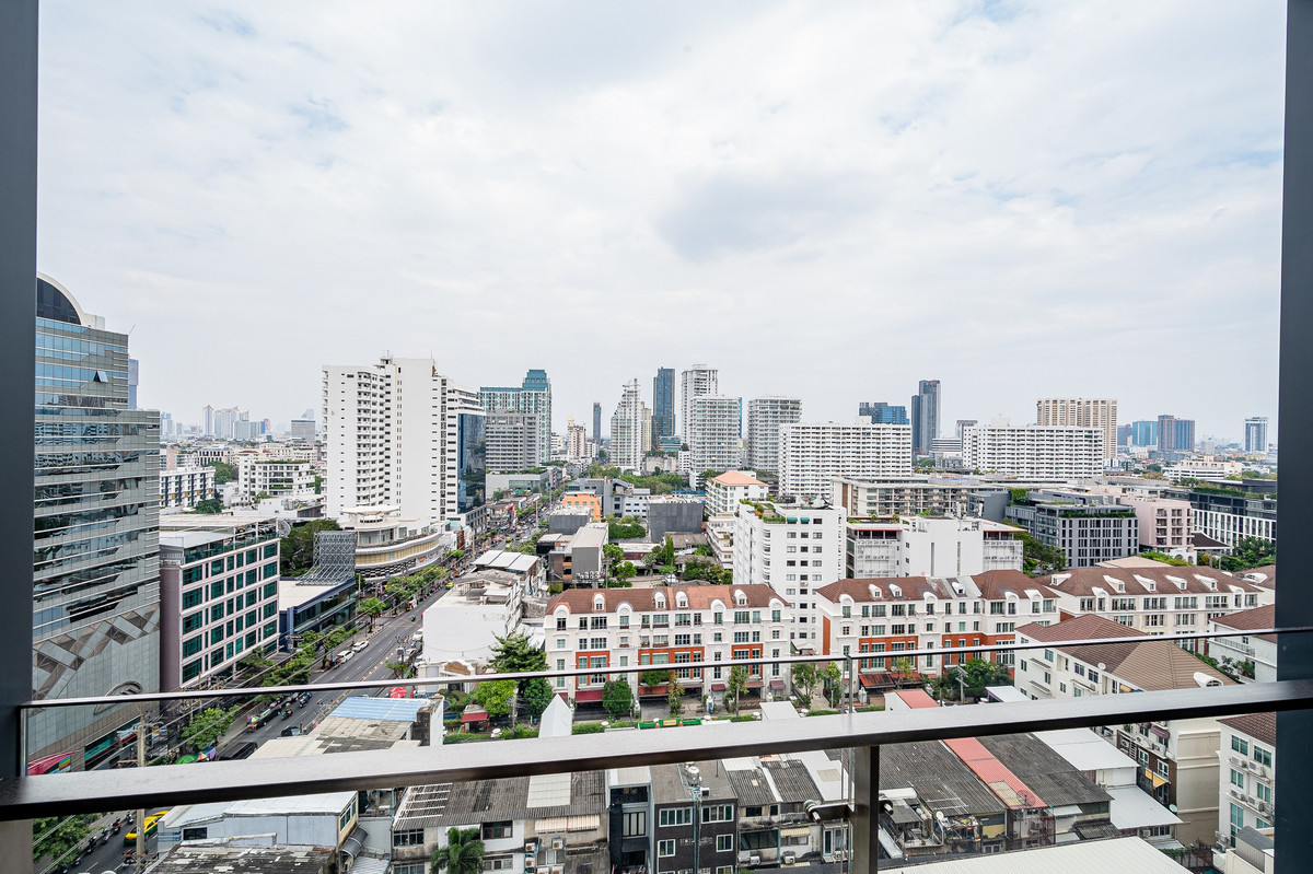 For RentCondoSukhumvit, Asoke, Thonglor : 🔥𝘽𝙀𝙎𝙏 𝘿𝙀𝘼𝙇🔥 𝗞𝗛𝗨𝗡 𝗯𝘆 𝗬𝗢𝗢 Fully furnished Branded Residences in the heart of Thonglor by Sansiri