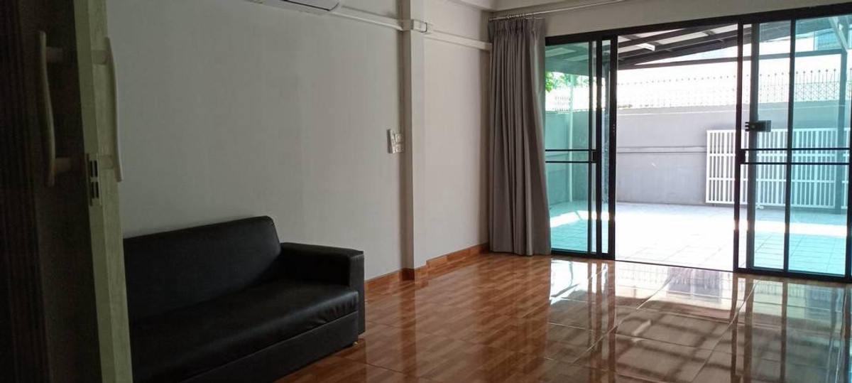 ให้เช่าบ้านโชคชัย4 ลาดพร้าว71 : 🏡ให้เช่าบ้าน 2 ชั้น โชคชัย 4 ซอย 76 มี 3 ห้องนอน 3 ห้องน้ำ 55 ตรว. บ้านหัวมุม (เงียบสงบ)  จอดรถภายในบ้านได้ 4-6 คัน🚗