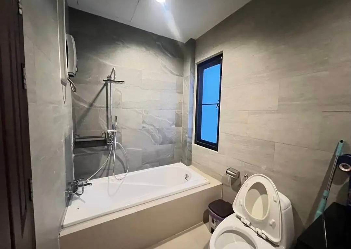 ให้เช่าบ้านปิ่นเกล้า จรัญสนิทวงศ์ : ให้เช่า หมู่บ้านสิริจันทร์ ถนน ฉิมพลี บ้านเดี่ยว 2 ชั้นครึ่ง 4 ห้องนอน 4 ห้องน้ำ จอดรถ ได้ 4คัน บ้านสวย พร้อมอยู่