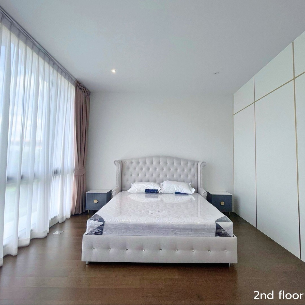For RentHousePattanakan, Srinakarin : For rent: Bugaan krungthep kreetha, 3-storey detached house, modern luxury, with elevator, swimming pool view.