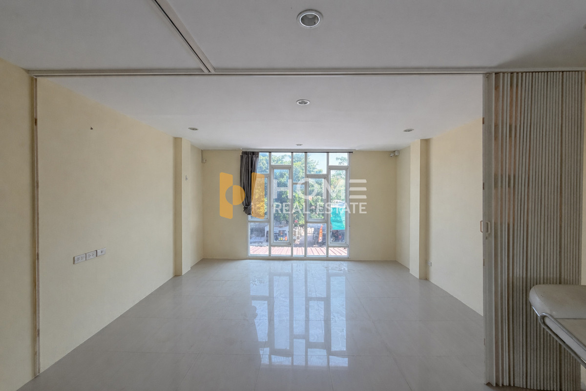 ขายทาวน์โฮมเกษตร นวมินทร์ ลาดปลาเค้า : ทาวน์เฮ้าส์ นวมินทร์ 72 / 2 ห้องนอน (ขาย), Townhouse Nawamin 72 / 2 Bedrooms (FOR SALE) MNT041