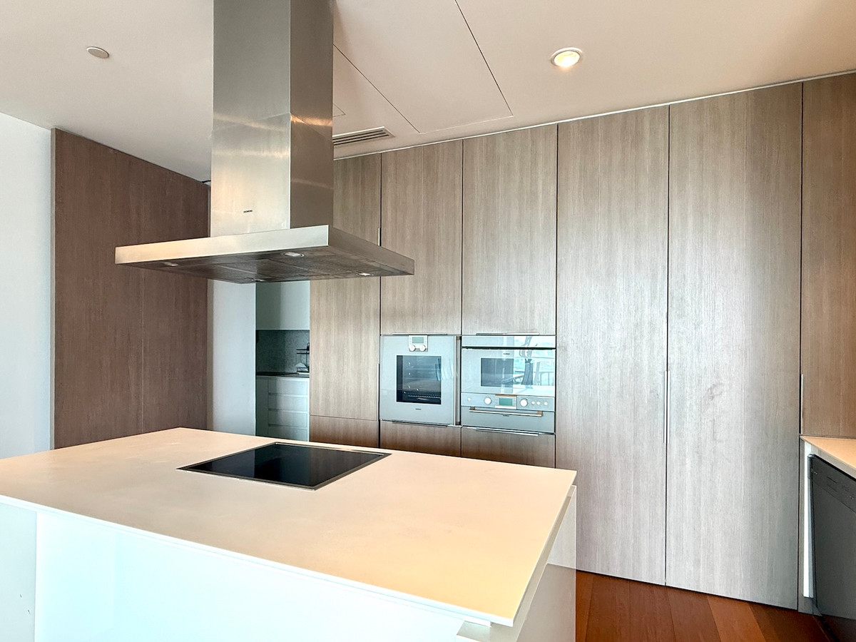 ให้เช่าคอนโดวิทยุ ชิดลม หลังสวน : คอนโด 3 ห้องนอน วิวสวน sport club ใกล้ BTS ราชดำริ