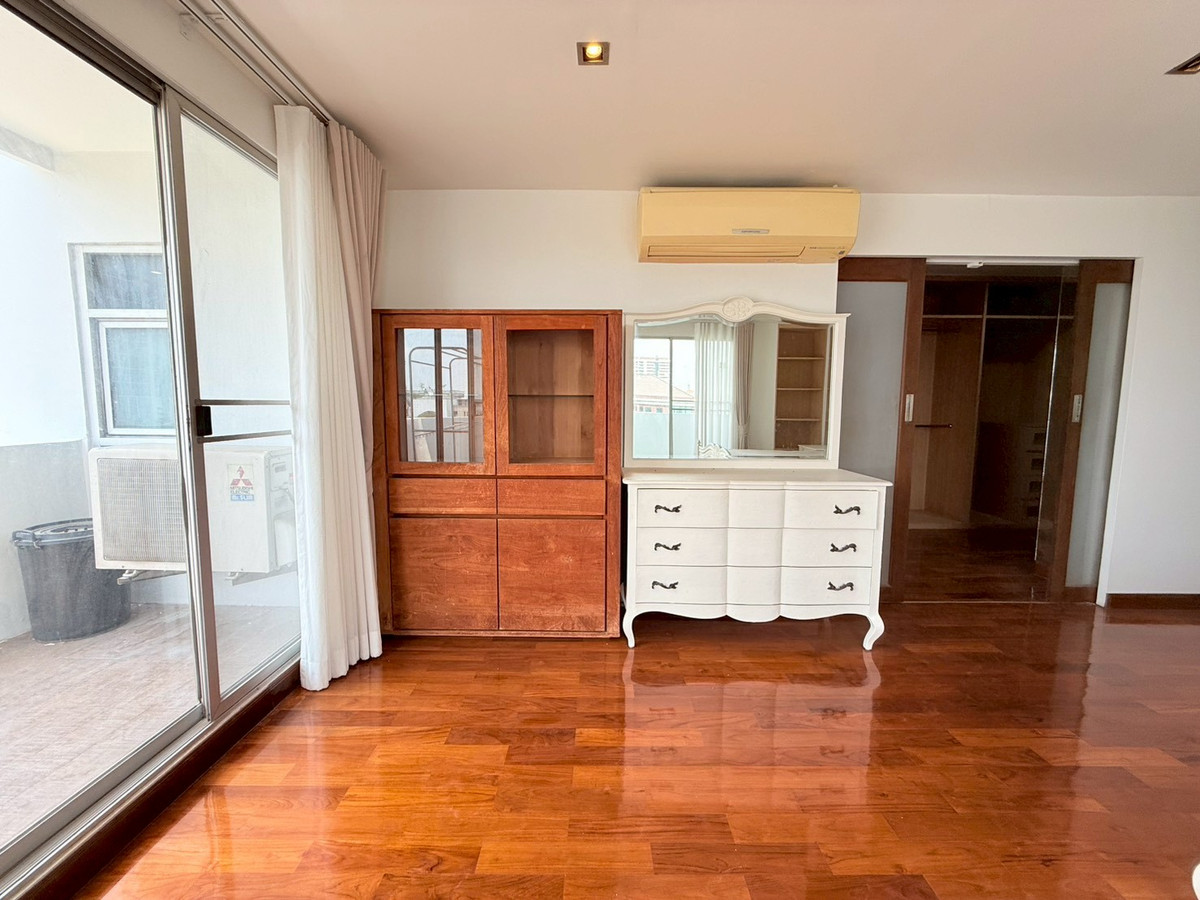 For RentCondoSukhumvit, Asoke, Thonglor : 🎉🌇 Condo for Rent – 4 Bedrooms near BTS Ekkamai | Regent on the Park Sukhumvit 61