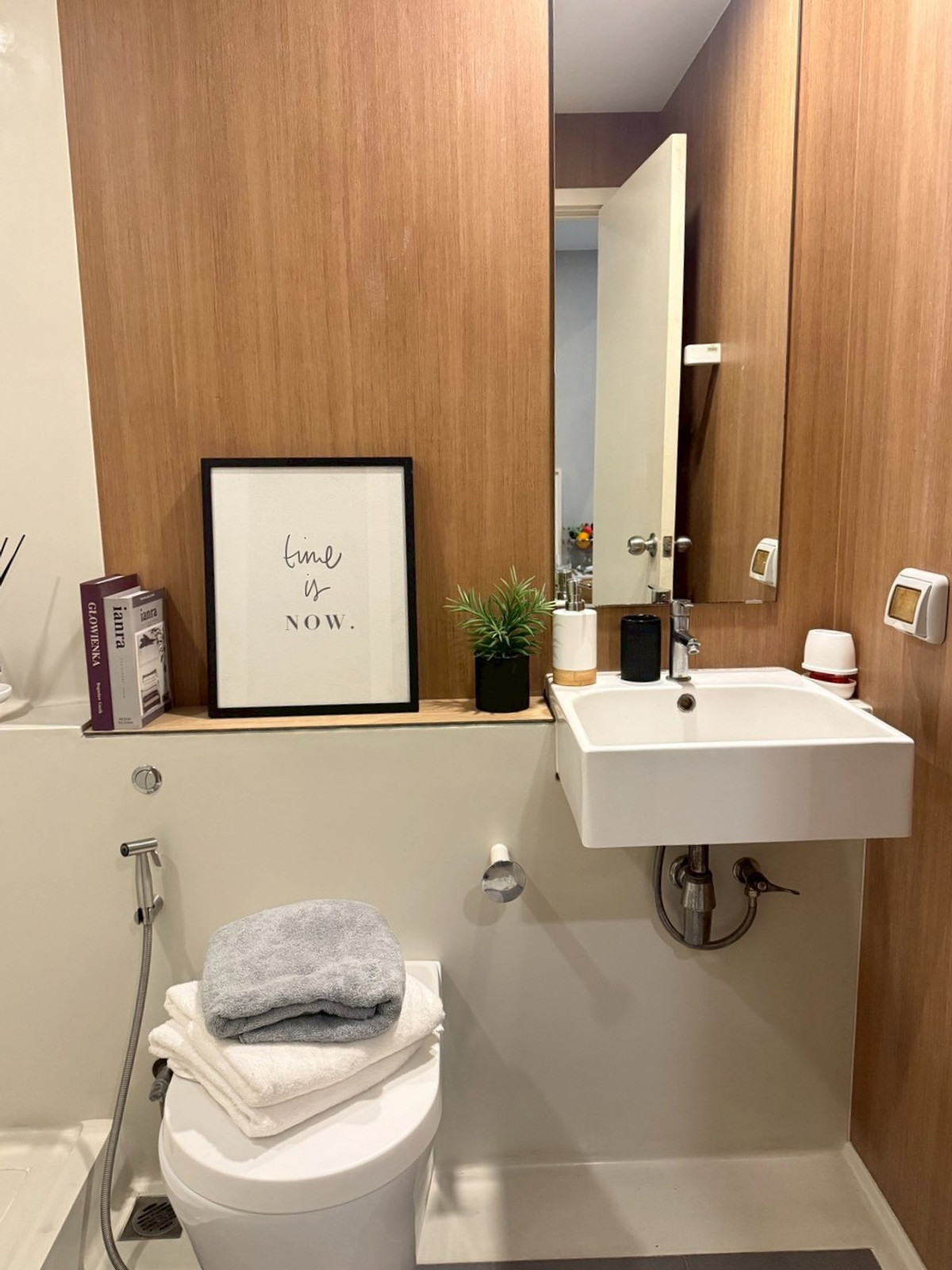 ขายคอนโดสาทร นราธิวาส : คอนโด Duplex 2 ชั้น วิวสวนสวย พร้อมอยู่ ใกล้ BTS สุรศักดิ์ 3.85 ล้านบาท พร้อมตกแต่งเฟอร์นิเจอร์ ลากกระเป๋าเข้าอยู่ได้เลย 