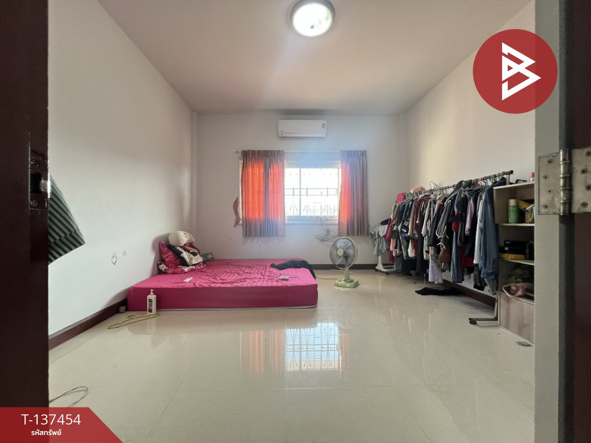 For SaleTownhomeSamut Prakan,Samrong : Townhouse for sale Manthakarn Ville Village, Bang Phli-Tamru, Samut Prakan