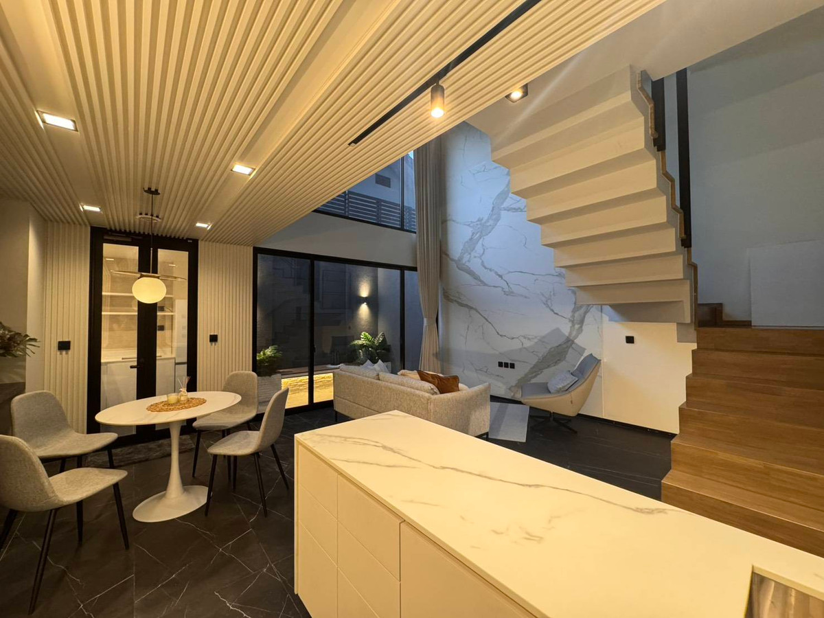 ขายทาวน์โฮมรัชดา ห้วยขวาง : ทาวน์โฮม ใจกลางรัชดาแท้ๆ ใกล้รถไฟฟ้า เพียง 800 เมตร ห่างจากถนนรัชดาภิเษกเพียง 500 เมตร 