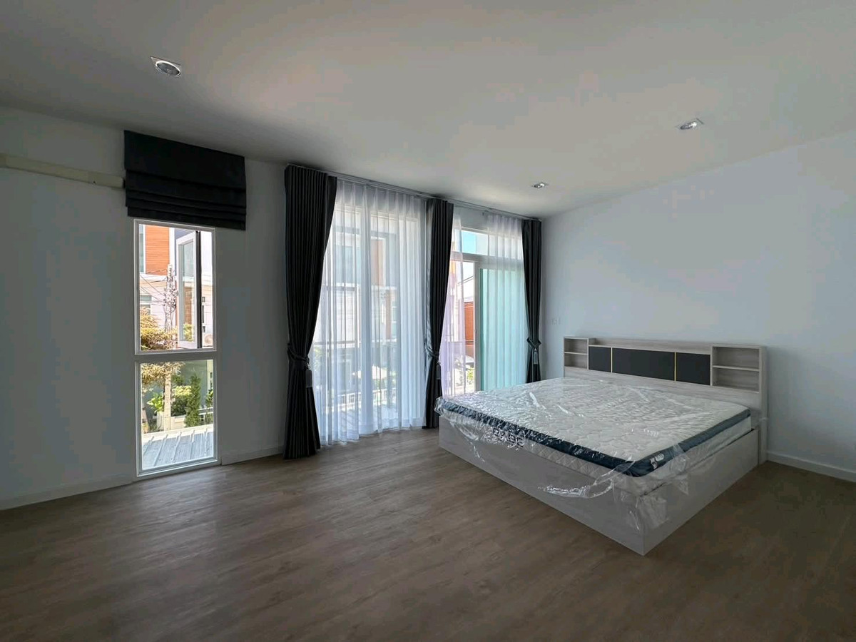 For RentHouseAyutthaya : Rent a new house/accept foreigners
(Can do a home office)