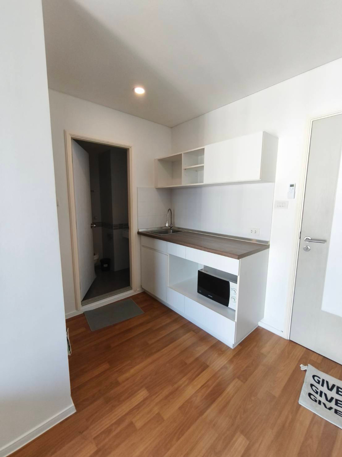 For RentCondoBangna, Bearing, Lasalle : Condo for rent, Lumpini Place Bangna Km. 3, Soi behind Central Bangna, near BTS Udomsuk / Bangna, ready to move in, very good price.