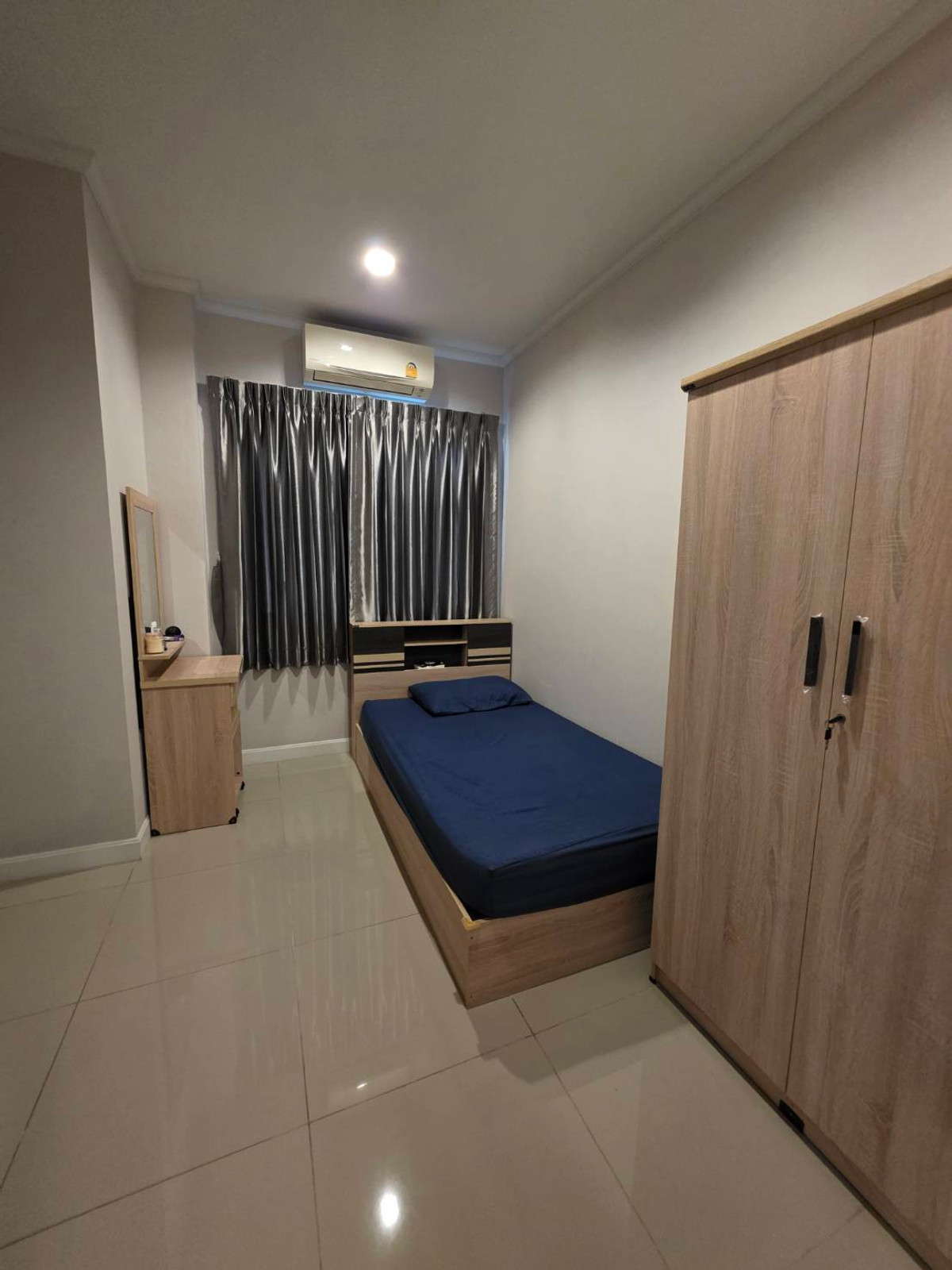 ขายบ้านลาดกระบัง สุวรรณภูมิ : ขายบ้านแฝด 3ชั้น สภาพบ้านใหม่มากๆ เจ้าของตกแต่งเสร็จแทบจะไม่ได้ใช้เลย 