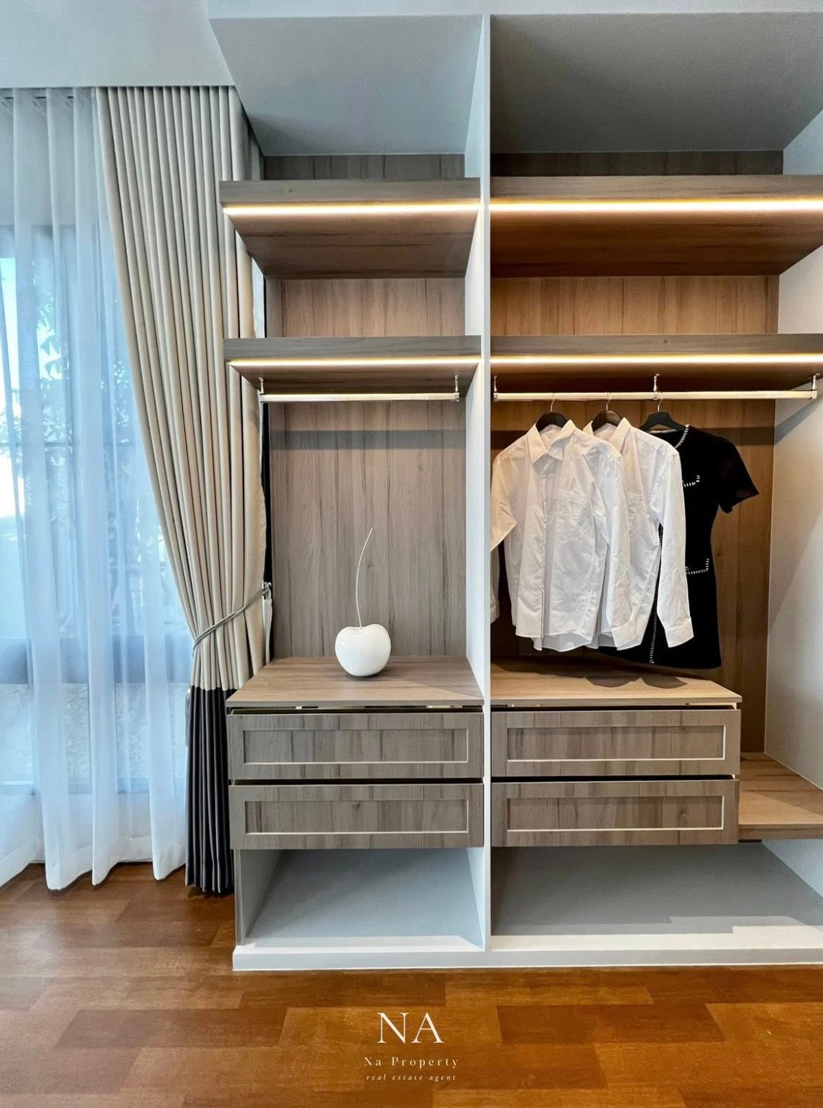 บ้านพัฒนาการ ศรีนครินทร์ : House for rent: Malton Gates new Krungthep Kreetha, 250,000 THB. 5 bedrooms, 6 bathrooms, 544 sq m usable area, 107.7 sq wah land area. Near Rama 9, Pattanakarn, Suan Luang, Srinakarin, Bang Na, Suvarnabhumi Airport, Ramkhamhaeng, Ploenchit, Sukhumvit.