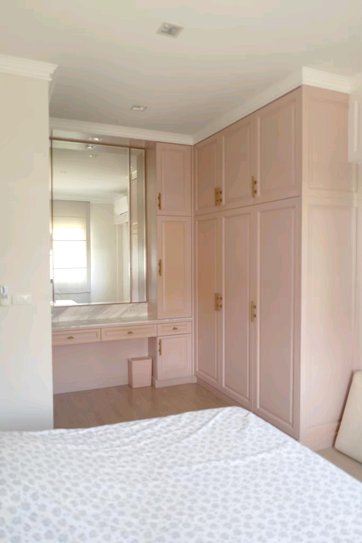 ขายบ้านปทุมธานี รังสิต ธรรมศาสตร์ : ขาย หมู่บ้าน ลัดดารมย์ ติวานนท์

บิ้วอินทุกห้อง 
แบบบ้าน Vermont ที่ดิน 60.4 ตร.วา 
พื้นที่ใช้สอย 188 ตร.ม. 
🏡4 ห้องนอน 3 ห้องน้ำ 
🚗🚗🚗3 ที่จอดรถ 

🗯ชั้น 2 จริงๆ  3 ห้องนอน แต่ทุบ 2 ห้อง รวมเป็น master bed 1 ห้อง/ กับห้องเด็กอีก 1 ห้อง  ห้องน้ำ 2  

