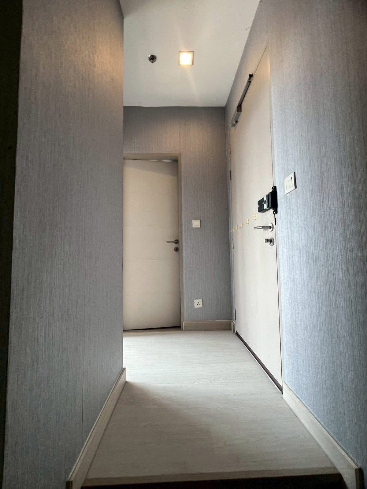 For RentCondoOnnut, Udomsuk : 🔥 Reduced price to only 17,000 baht/month 🔥 🏢 Ideo Mobi Sukhumvit 81 – Tower B ✨ 2-story duplex room, high ceiling, airy, open, very livable ✨