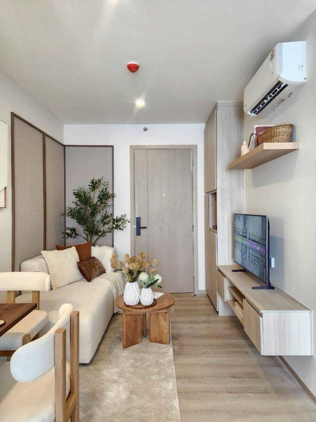 ขายคอนโดบางนา แบริ่ง ลาซาล : ห้องใหญ่!!!  ฟังก์ชันครบ 🔥เพียง 2.xx  ลบ.  ผ่อนเริ่ม 9,xxx บ/ด  ฟรีค่าใช้จ่ายวันโอนฯ