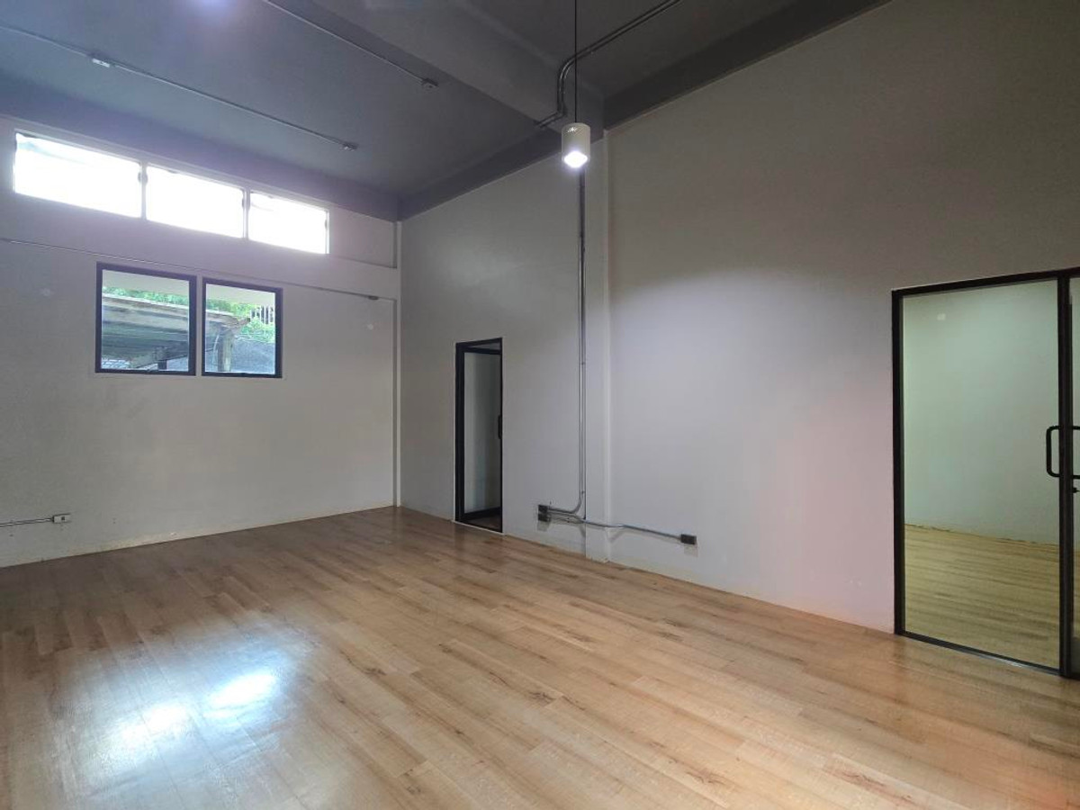 For RentWarehouseAri,Anusaowaree : Ground floor area, service business, product storage, 50-70 sq m., 200-250 baht per sq m. Saphan Khwai