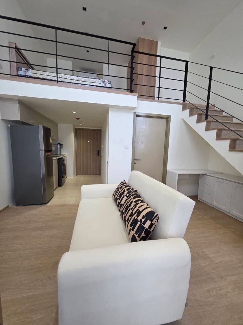 ให้เช่าคอนโดวงเวียนใหญ่ เจริญนคร : 🏙 Duplex เพดานสูง 4.4 ม. | ชั้น 17 วิวดี | พร้อมเข้าอยู่

🌊 ณ รีวา เจริญนคร (Na Reva Charoennakhon)
คอนโดดีไซน์โปร่ง โล่ง แยกสัดส่วนชัดเจน อยู่สบาย บรรยากาศเงียบสงบ