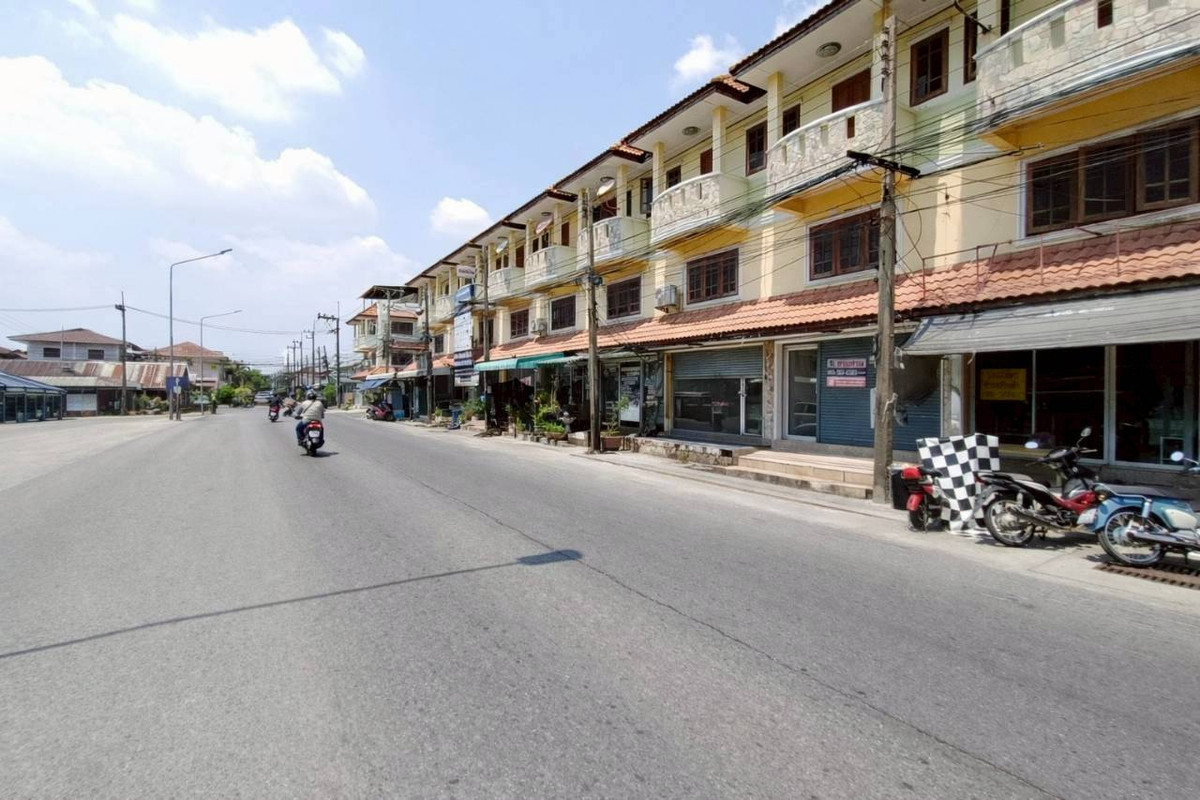 ขายอาคารพาณิชย์ปทุมธานี รังสิต ธรรมศาสตร์ : อาคารพาณิชย์ 3 ชั้น หมู่บ้านพูลผล ถนนพหลโยธิน ตำบลคูคต อำเภอลำลูกกา จังหวัดปทุมธานี