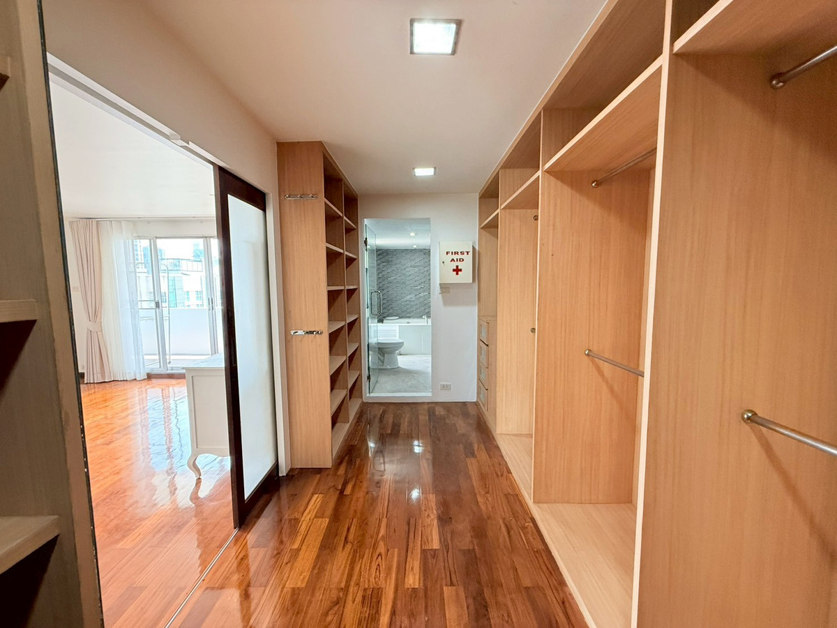 For RentCondoSukhumvit, Asoke, Thonglor : 🎉🌇 Condo for Rent – 4 Bedrooms near BTS Ekkamai | Regent on the Park Sukhumvit 61