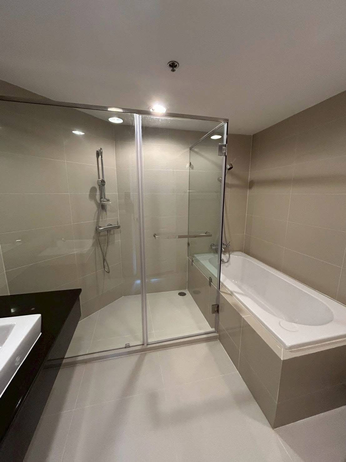 For SaleCondoRama9, Petchburi, RCA : Urgent sale! Belle Grand Rama 9, large room 100 sq m, 2 bedrooms, high floor, beautiful view, 9.49 million baht [NCs260402]