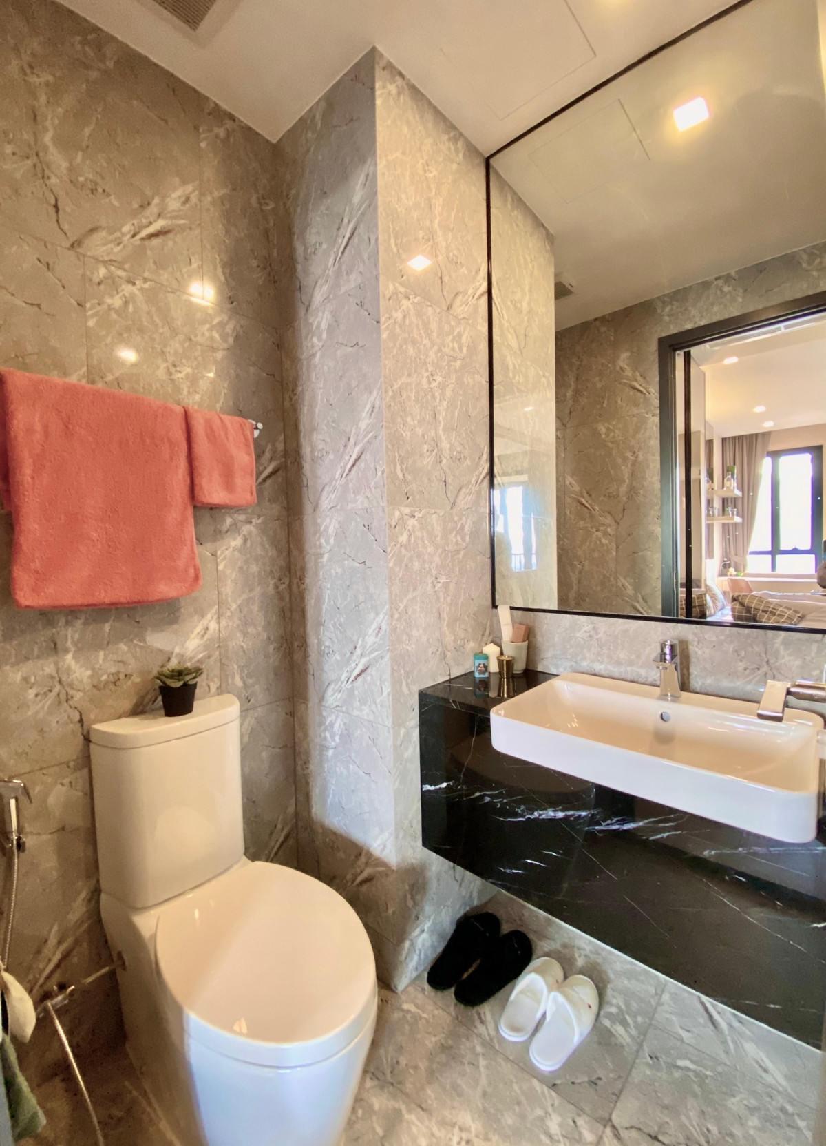 For RentCondoSukhumvit, Asoke, Thonglor : 🔥 Urgent for rent! Ashton Asoke 1 bedroom, 34 sq m, 26th floor, next to MRT/BTS 0 meters, open view, fully furnished, in the heart of Asoke, next to MRT/BTS.