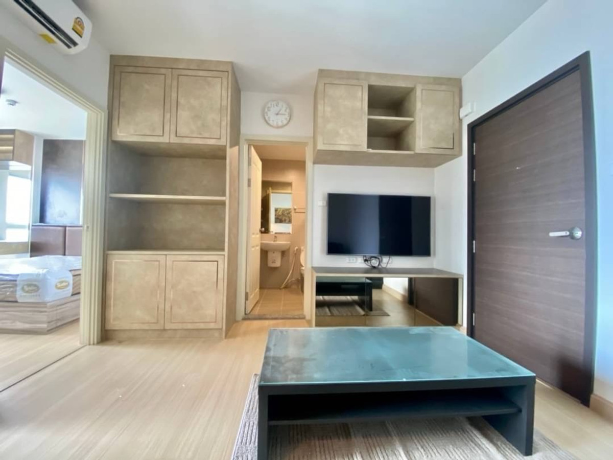 For RentCondoRama9, Petchburi, RCA : Condo for rent, Supalai Veranda Rama 9, Building A, 18th floor, Room 367, size 39 sq m.
Premium grade furniture, complete, ready to move in 
Rent 17,500 baht/month. If interested, contact 0917519869.
line: pengiphone