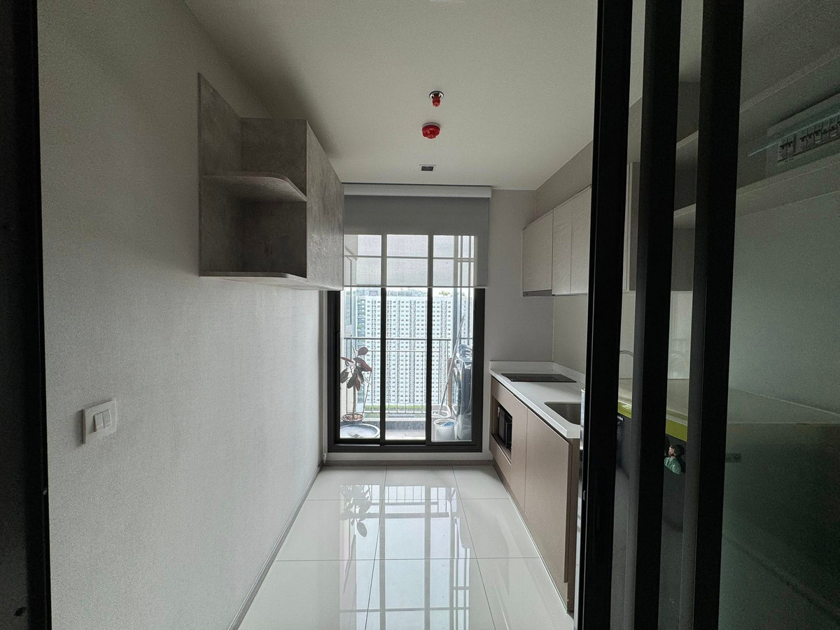 For RentCondoThaphra, Talat Phlu, Wutthakat : ⭐️ Life Sathorn Sierra ⭐️ 1 Bed 1 Bath, built-in furniture in the whole room, ready to move.