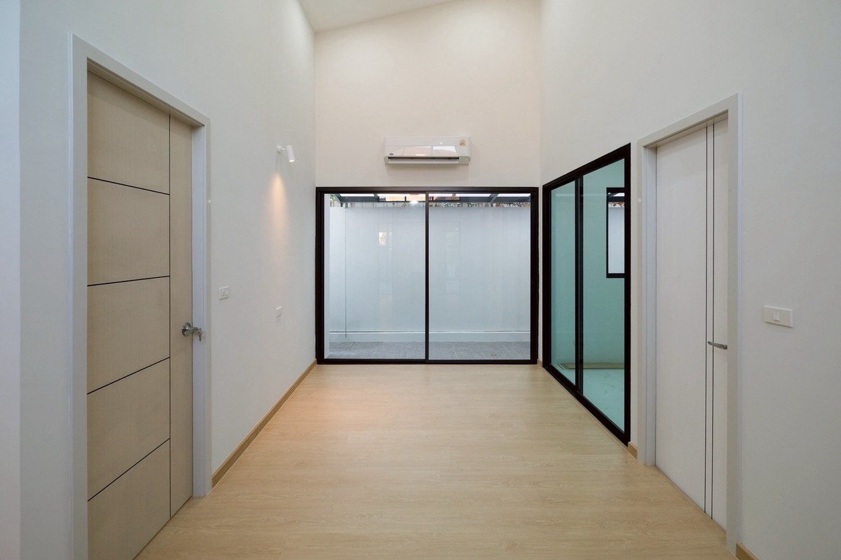 ขายบ้านลาดพร้าว101 แฮปปี้แลนด์ : บ้านเดี่ยวชั้นเดียว หลังริม 
หน้าบ้านไม่ชนกับใครค่ะ 