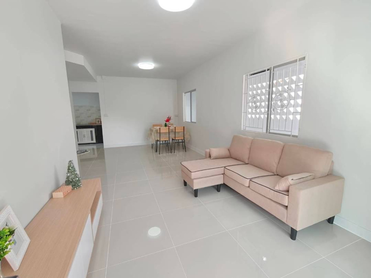 ขายทาวน์โฮมนนทบุรี บางใหญ่ บางบัวทอง : ขายทาวน์เฮ้าส์พฤกษา 33 วัดลาดปลาดุก หลังมุม 22 ตร.ว. แต่งใหม่พร้อมเฟอร์ฯ ฟรีโอน