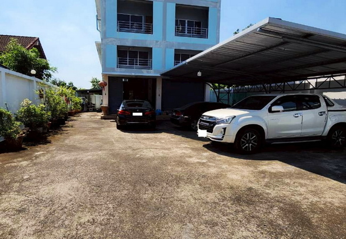 For SaleHome OfficePinklao, Charansanitwong : Office building for sale, next to Suan Phak Road, Taling Chan, Bangkok, area 114.5 sq m, 3.5 floors, 5 bedrooms, 4 bathrooms, price negotiable.