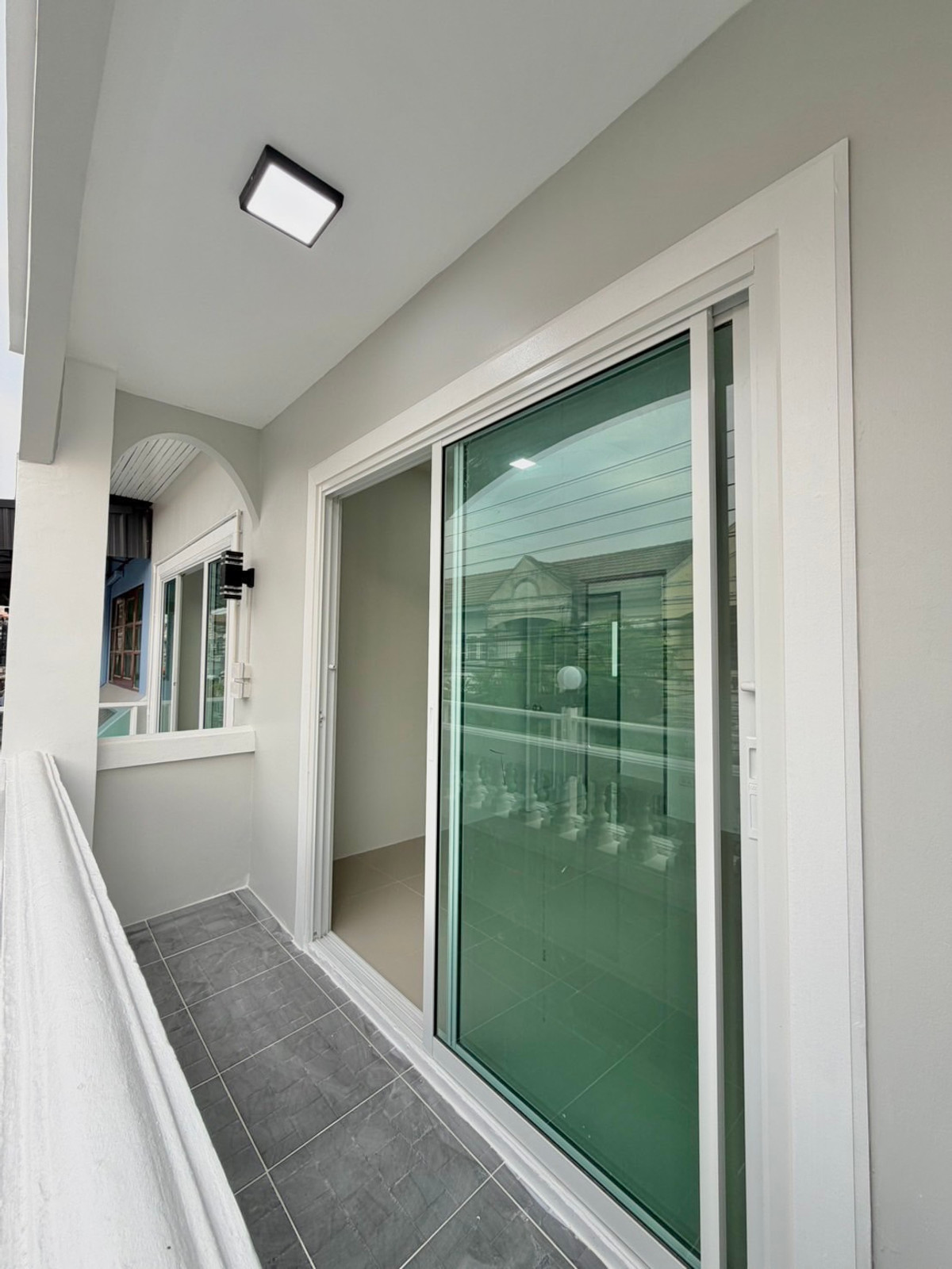 For SaleTownhomeRattanathibet, Sanambinna : Townhouse for sale in Kittiyarak, Sanambinnam, 18 sq m, newly decorated, has a balcony, no flooding, free transfer.