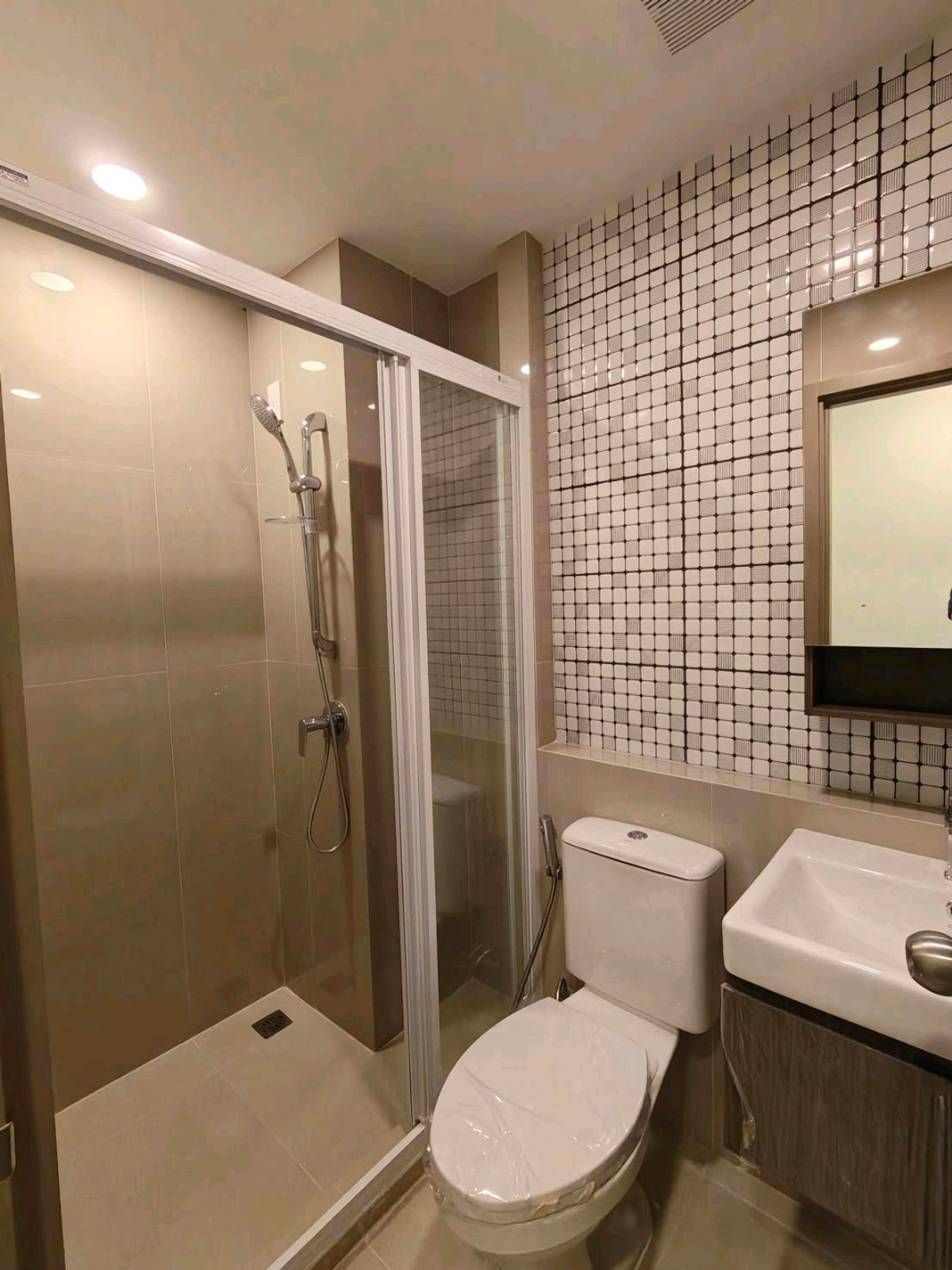 For SaleCondoWongwianyai, Charoennakor : For sale: Aspire Itsaraphap, view of Wat Arun, very beautiful.