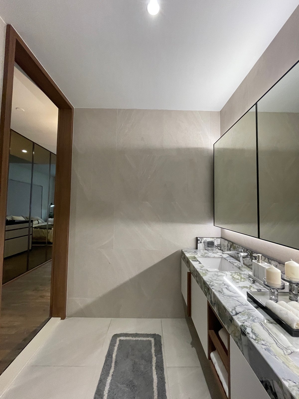 For SaleCondoSilom, Saladaeng, Bangrak : Rare unit for sale 🌳 THE ULTIMATE PARK VIEW | Rare Unit @ROMM CONVENT 🌳2 bedrooms, 2 bathrooms, usable area size 118.15 square meters on the 26th floor that offers a view of the lush Park View in the heart of Bangkok. On the highest potential location, Co