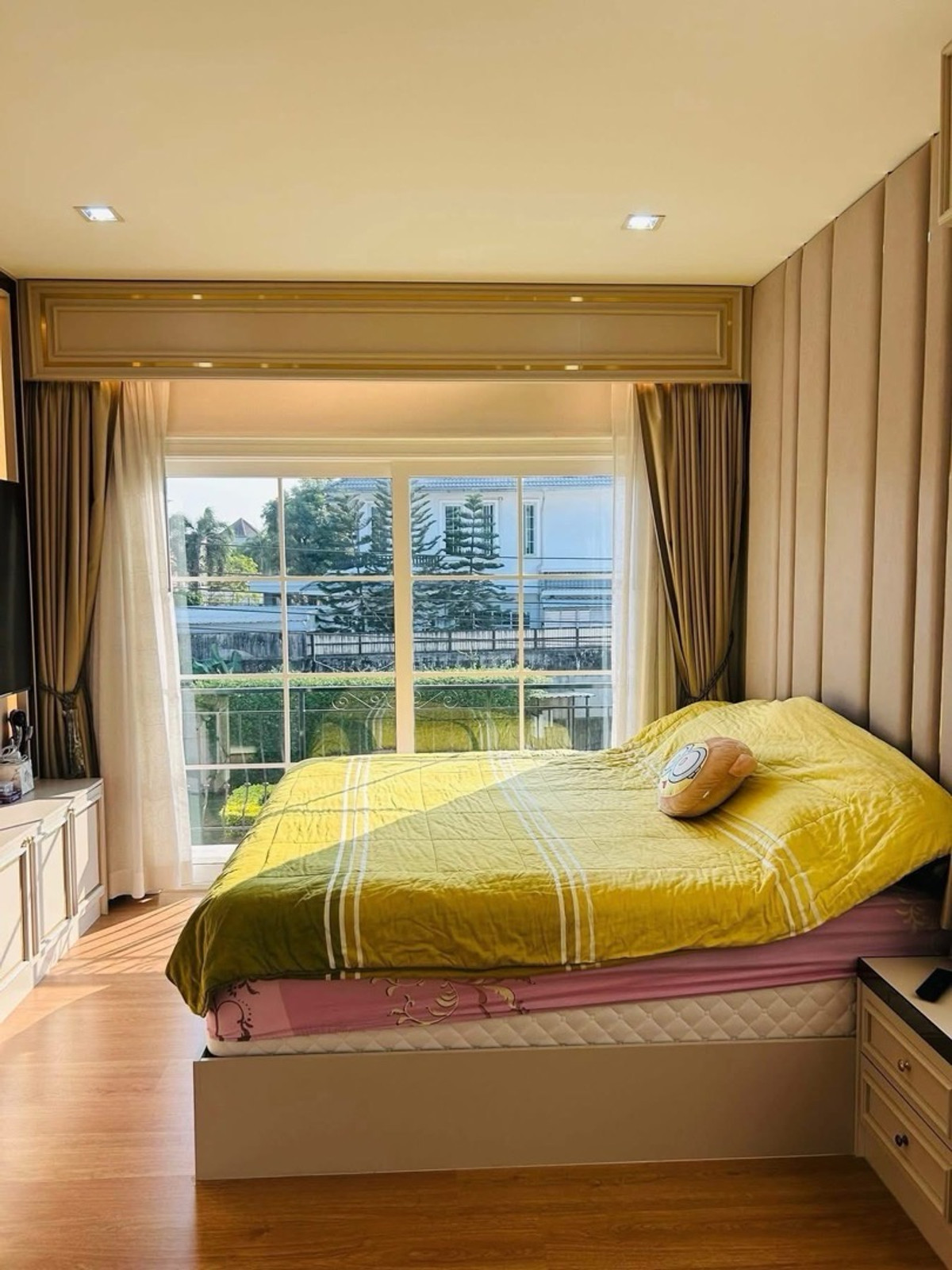 For RentThaphra, Talat Phlu, Wutthakat : Semi-detached house for rent, Golden Neo Sathorn Project, Kanlapaphruek Road.