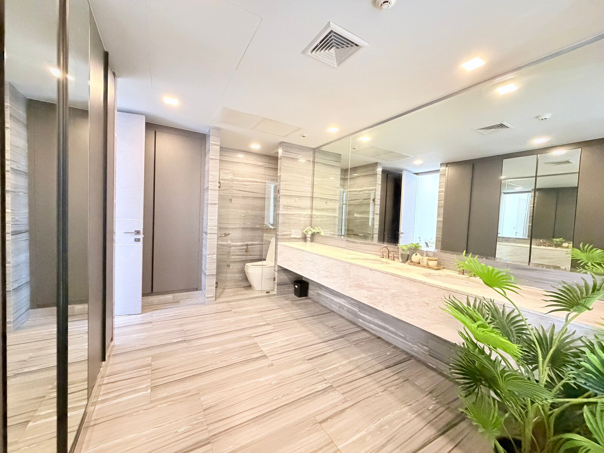 ให้เช่าคอนโดสุขุมวิท อโศก ทองหล่อ : ปล่อยเช่า คอนโดใกล้รถไฟฟ้า BTS พร้อมพงษ์ | Ashton Residence 41 | 3 ห้องนอน ใจกลางสุขุมวิท ห่างจาก Miracle Mall เพียง 400 ม.