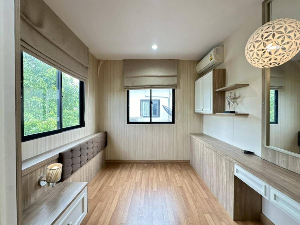For RentTownhomeChaengwatana, Muangthong : Townhome for rent, The Connect 41 Chaengwattana - Tiwanon, near Impact Muang Thong Thani, only 5 minutes.