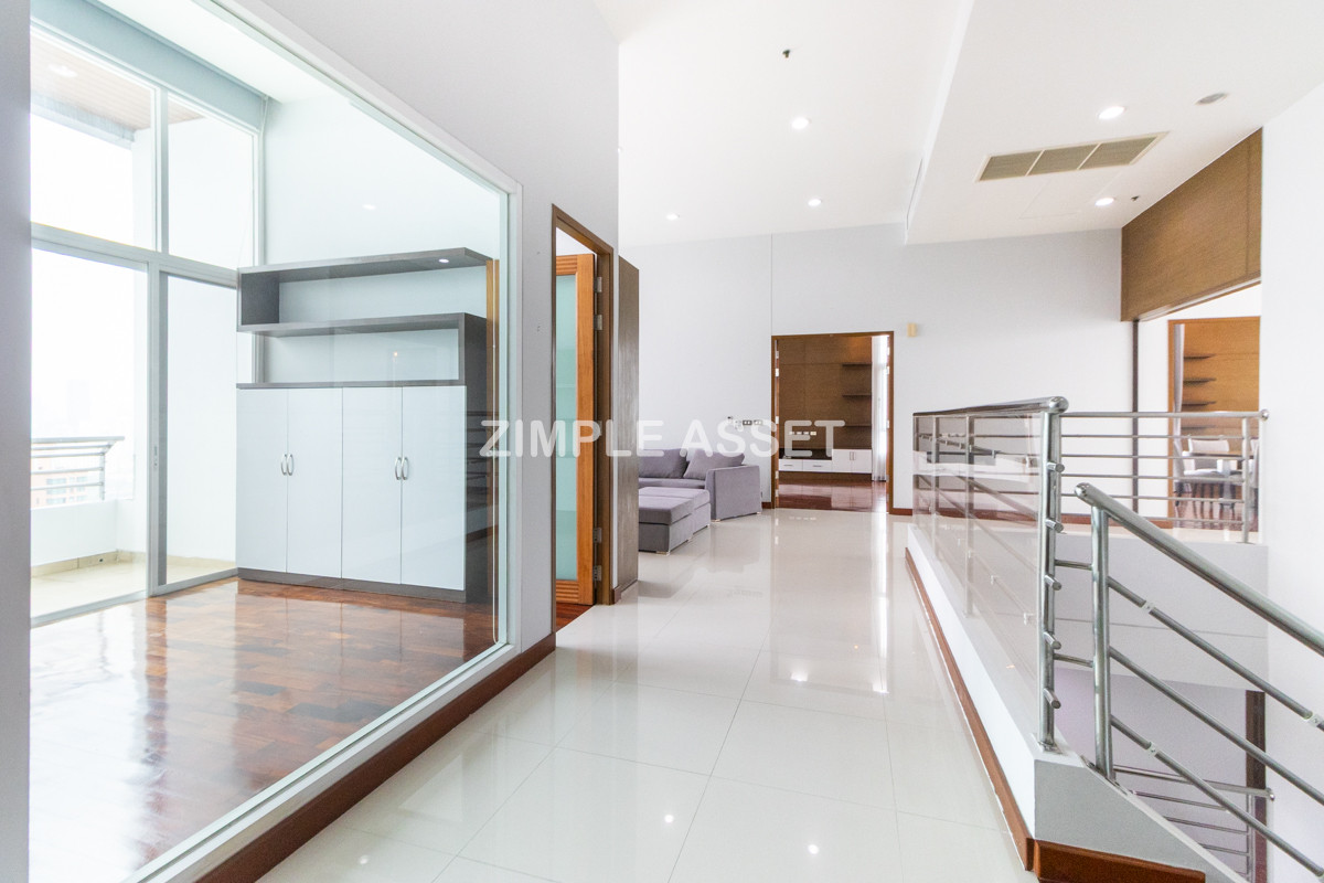 For RentSukhumvit, Asoke, Thonglor : Line ID: @zimple_asset Luxury aprtment in center of sukhumvit. Offering premium facilities for an elevated living experience. Surrounded by leading shopping malls in a prime location.