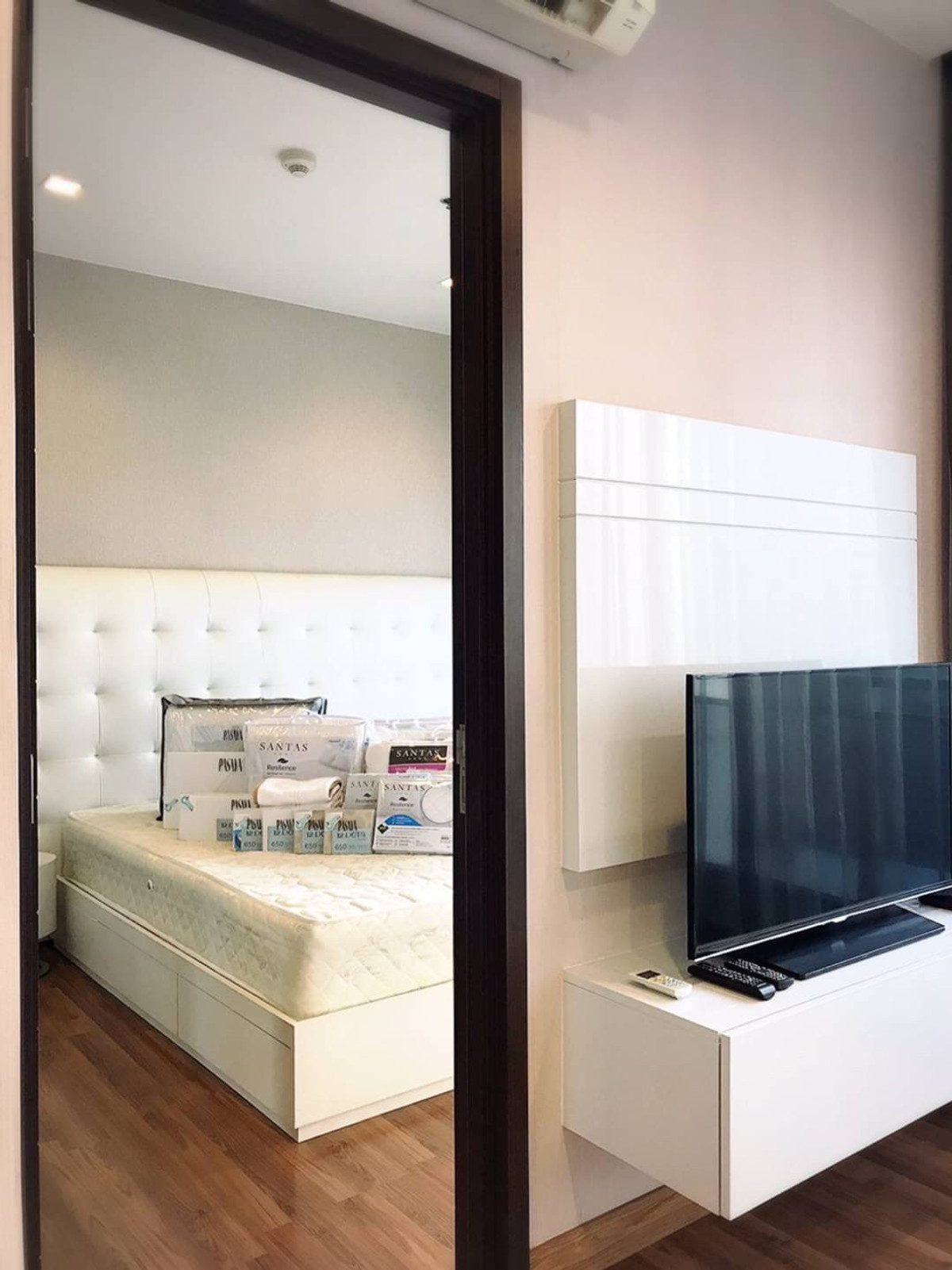 ให้เช่าคอนโดรัชดา ห้วยขวาง : !! ห้องสวย ให้เช่าคอนโด Ivy Ampio ใกล้ MRT ศูนย์วัฒนธรรม