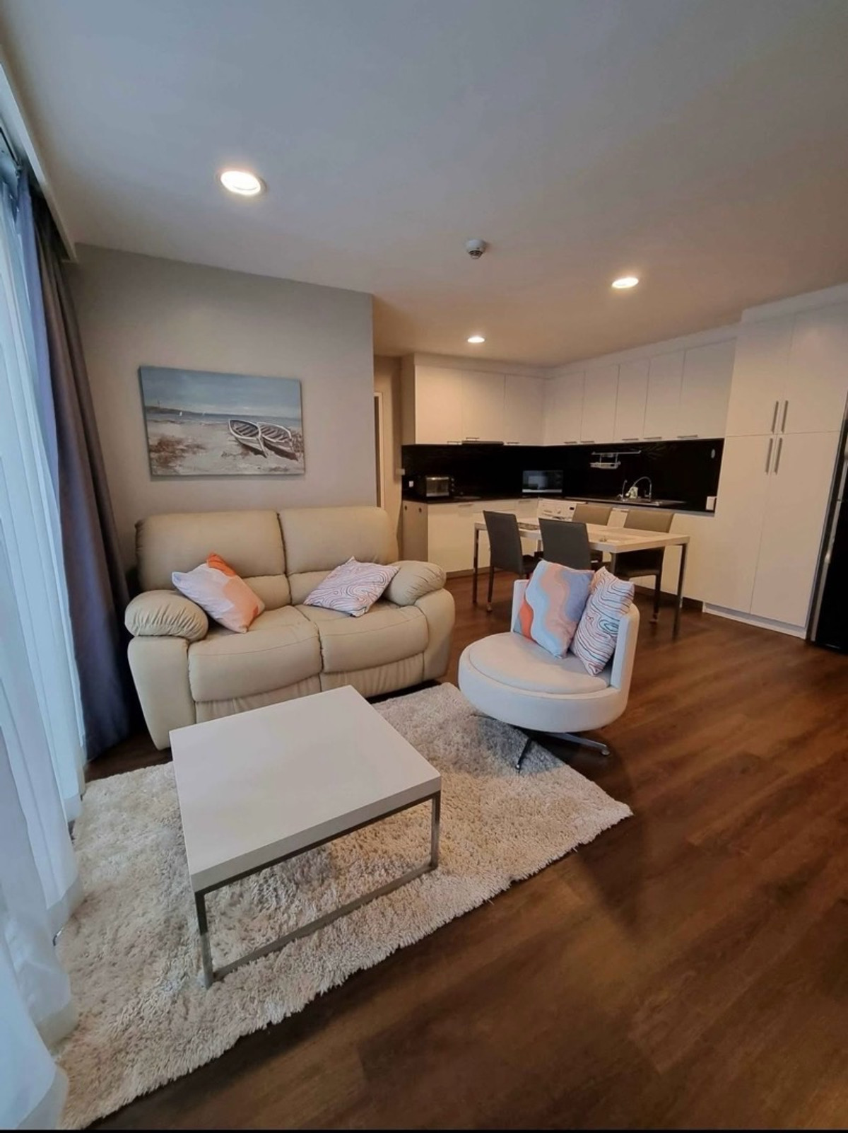 For RentCondoOnnut, Udomsuk : Spacious 2 Beds 2 baths unit 10 mins walk to BTS Ekkamai ✨