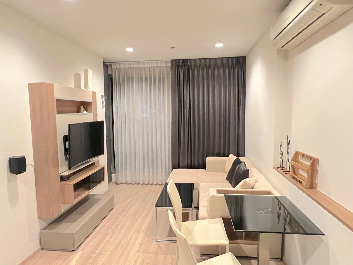 ขายคอนโดสาทร นราธิวาส : RIVERSIDE & CBD LIFESTYLE | RHYTHM Sathorn — คอนโดใจกลางสาทร ใกล้แม่น้ำเจ้าพระยา 1 Bed ขนาด 38 ตร.ม. ทำเลศักยภาพ ใกล้ BTS สะพานตากสิน ในราคาเพียง 4.52 ล้านบาท คุ้มค่าที่สุด!