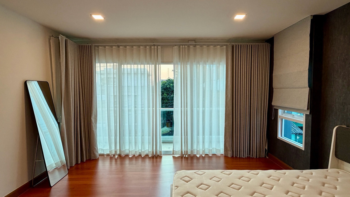 ให้เช่าอ่อนนุช อุดมสุข : บ้าน 3 ชั้น พร้อมเฟอร์นิเจอร์ ตกแต่งสวยงาม ให้เช่า ย่านอ่อนนุช-ศรีนครินทร์ ใกล้ปิงมาร์เช่ปาร์ค เพียง 800 เมตร