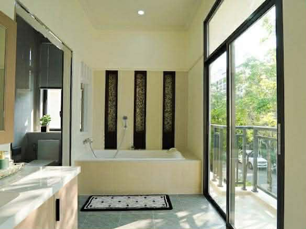 ขายพัทยา บางแสน ชลบุรี สัตหีบ : ขายบ้านเดี่ยวพูลวิลล่าใจกลางเมืองพัทยา โครงการธาดารวดี ทั้งหมด 6 ยูนิต 4 ห้องนอน 3 ห้องน้ำ 2 ที่จอดรถ 1 สระว่ายน้ำ