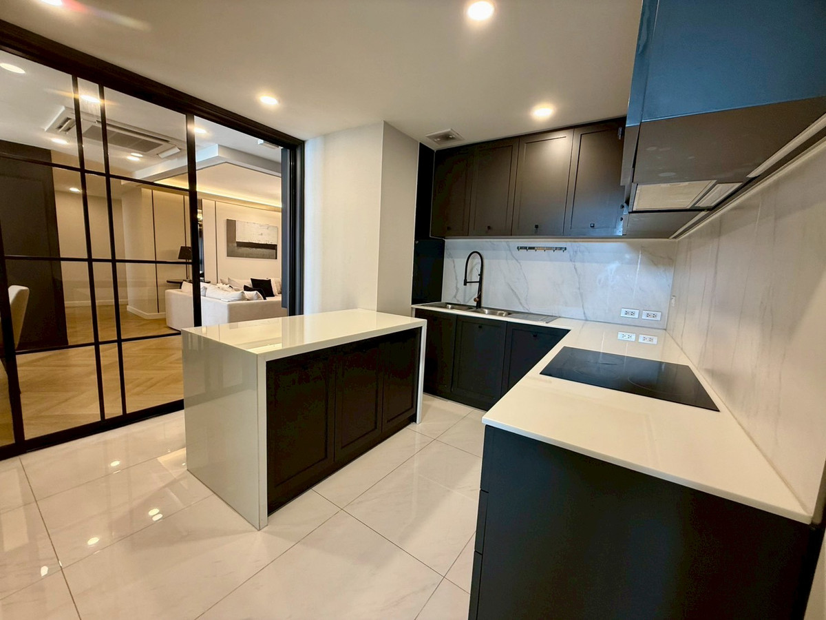 For RentCondoSukhumvit, Asoke, Thonglor : (For rent) President Park Sukhumvit 24, completely renovated, 3-BR 223 Sq.m., high floor, swimming pool view. (Pet-Friendly) ㅡ Near 🚆BTS Phrom Phong