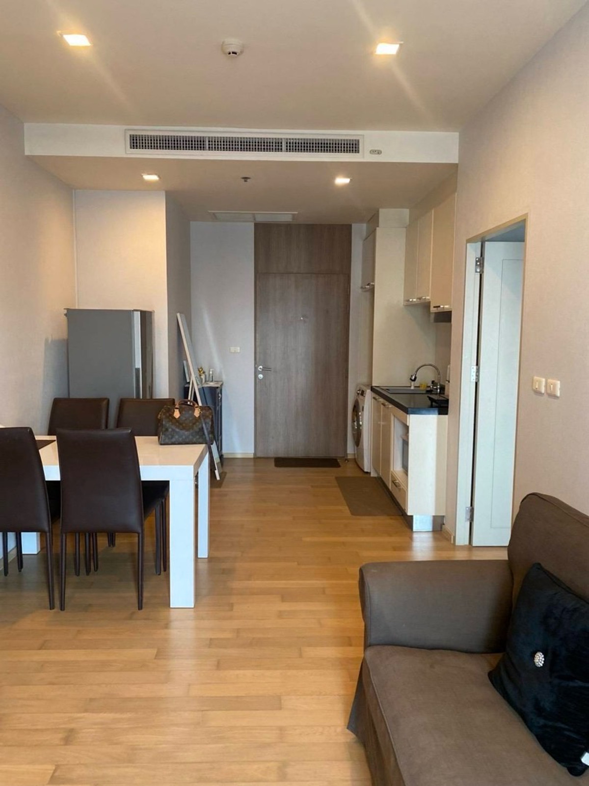 For RentCondoSukhumvit, Asoke, Thonglor : 🔥Rent 1BR🔥45sqm🔥Floor19🔥28,000/month🔥Have bathtub🛁