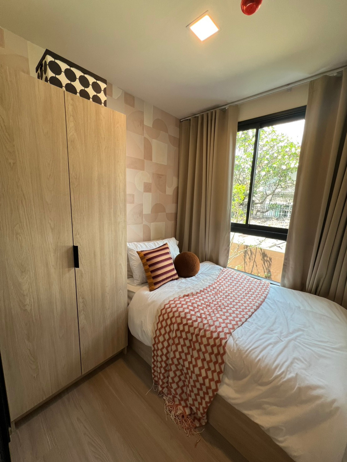 For RentCondoChaengwatana, Muangthong : New condo, new room, ready to move in, Vay Chinnakhet (Way Chinnakhet), fully furnished, near Dhurakij Pundit University (DPU).