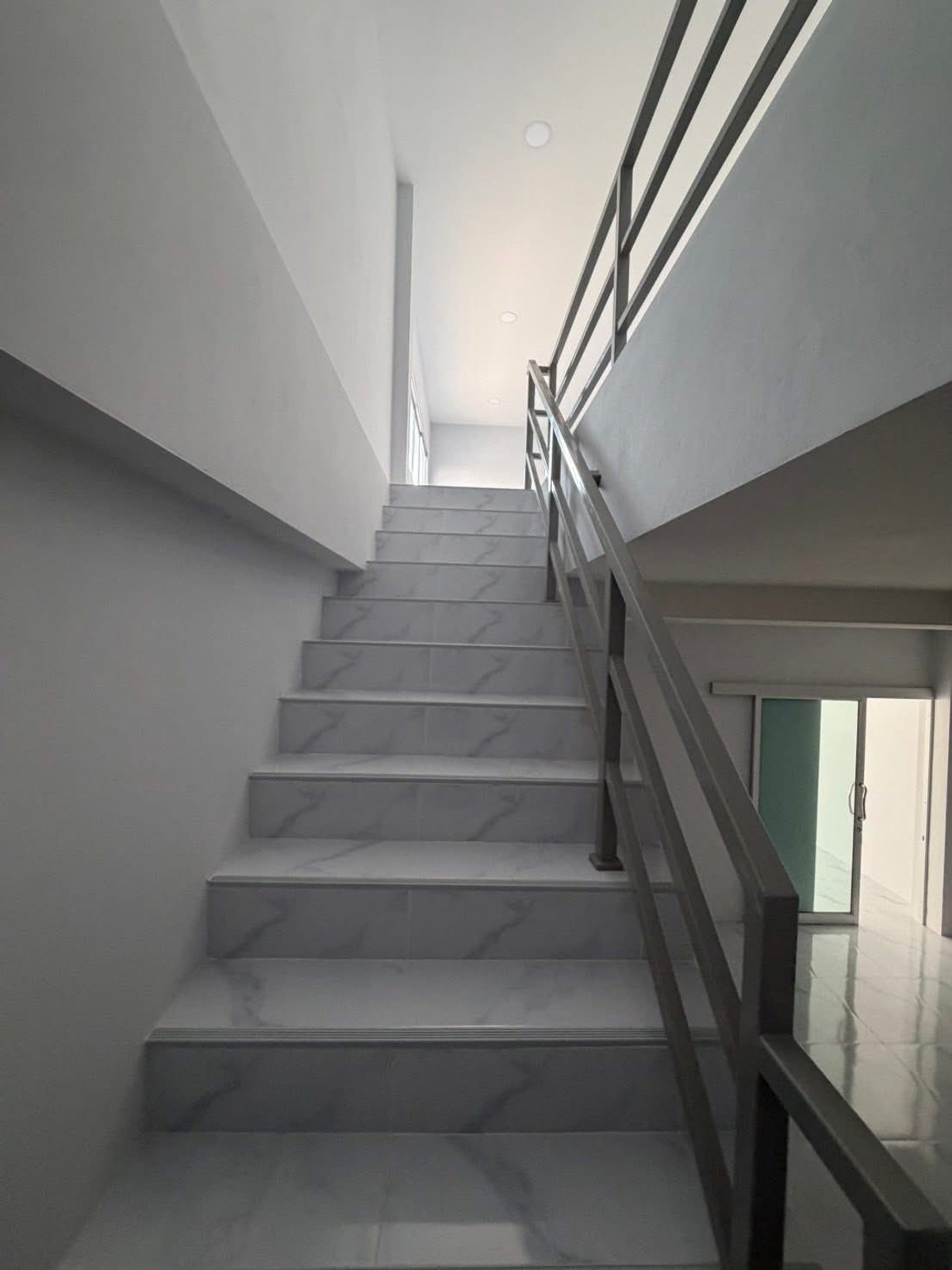 For RentWarehouseEakachai, Bang Bon : Warehouse for rent in Bang Bon Newly built warehouse Near Big C Bang Bon, near the expressway, size 400 sq m., 3 phase power, trailer can enter and exit, ready to use.