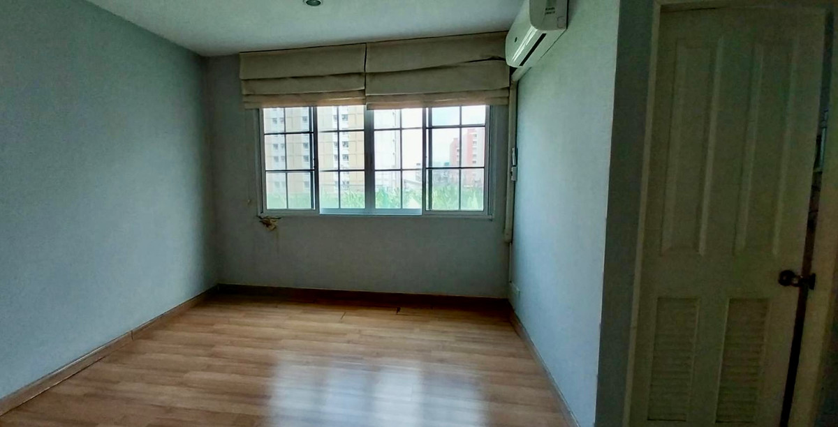 For SaleTownhomePattanakan, Srinakarin : Varodom Place Srinakarin - On Nut / 3 Bedrooms (FOR SALE) GNG032