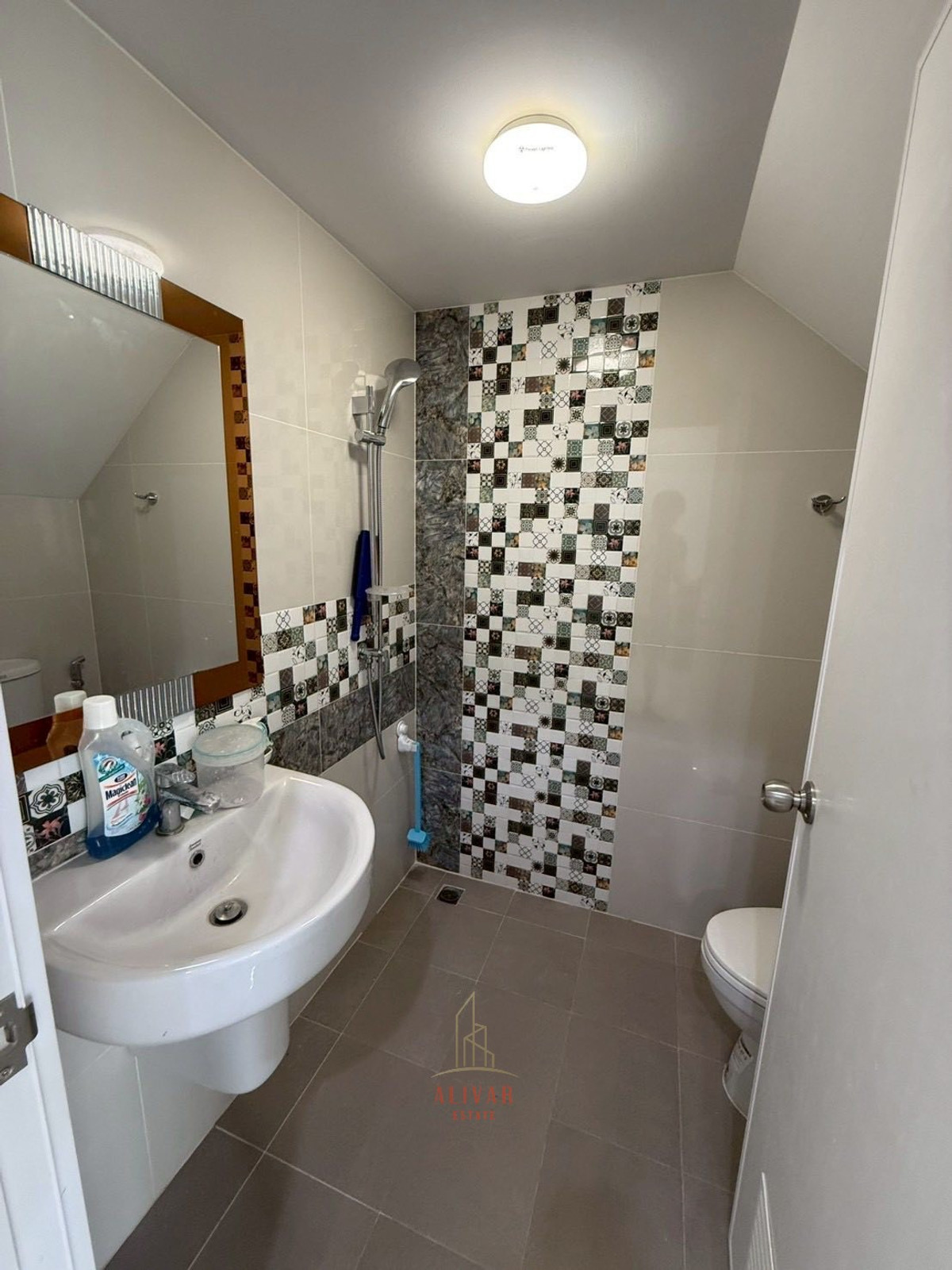 ให้เช่าทาวน์โฮมสมุทรปราการ สำโรง : RH040426 ให้เช่า ทาวน์โฮม 2 ชั้น รีโนเวทใหม่ 3 ห้องนอน หลังมุม at Golden Town Sukhumvit-Bearing BTS Station ใกล้ อิมพีเรียลเวิลด์ สำโรง เพียง 3 นาที